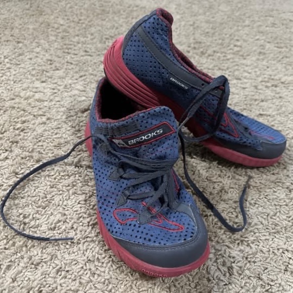 New Men's BROOKS Green Silence Running Track Shoes Size 8 - Picture 3 of 5